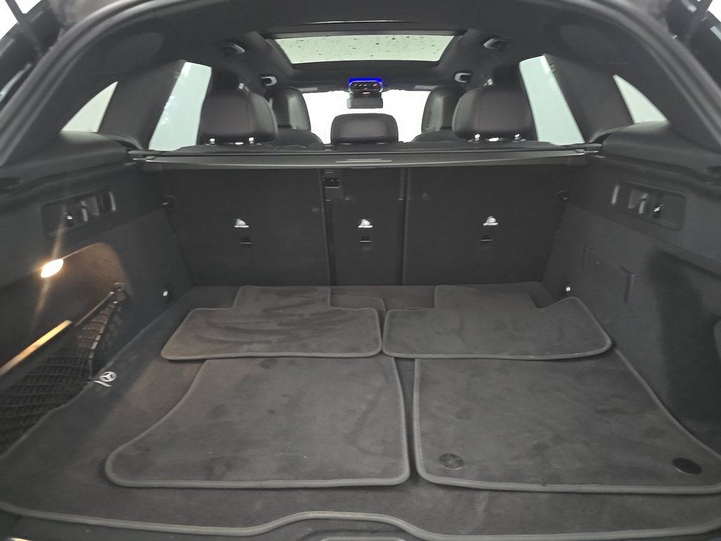 Used 2025 Mercedes-Benz GLC 300 4MATIC image 16