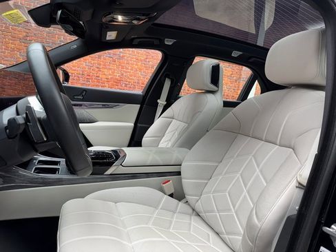 Certified 2023 BMW 760i xDrive w/ Executive Package image 23