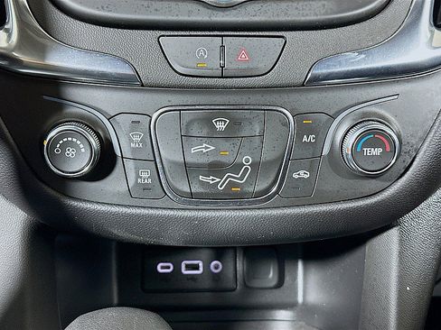 Used 2023 Chevrolet Equinox LT FWD image 16