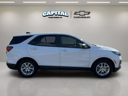 Used 2022 Chevrolet Equinox LS w/ LS Convenience Package FWD image 6