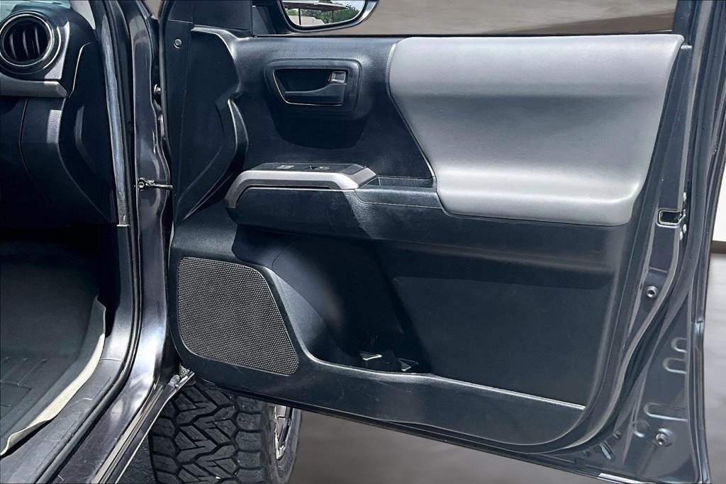 Used 2022 Toyota Tacoma SR5 w/ Technology Package AWD/4WD image 27