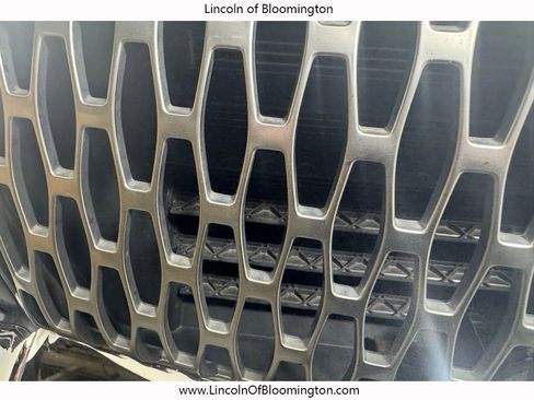 Used 2019 Lincoln Nautilus Reserve image 11