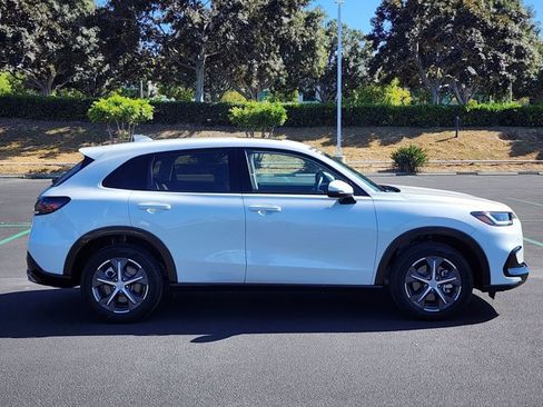 Used 2024 Honda HR-V EX-L image 4