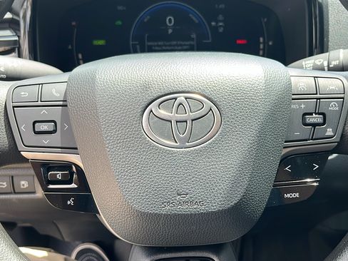Used 2025 Toyota Camry LE FWD image 15