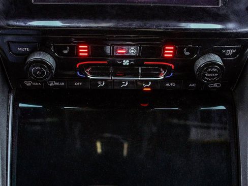 Used 2024 Jeep Grand Cherokee L Laredo image 23