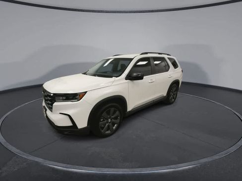 Used 2025 Honda Pilot Sport image 4