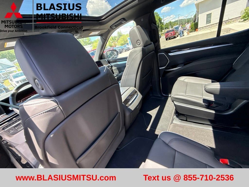 Used 2026 Cadillac Escalade Luxury AWD/4WD image 44