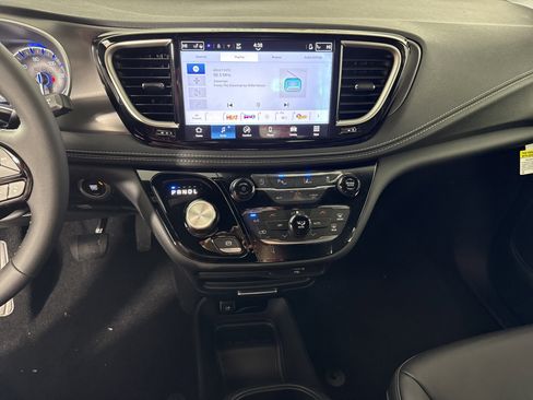 New 2026 Chrysler Pacifica Select w/ S Appearance Package image 22