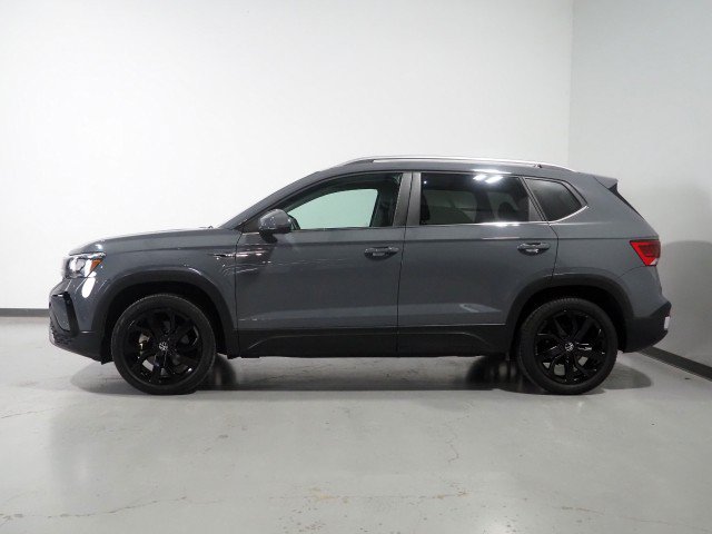 Used 2023 Volkswagen Taos SE w/ Sunroof Package w/ Panoramic Sunroof Package FWD image 8