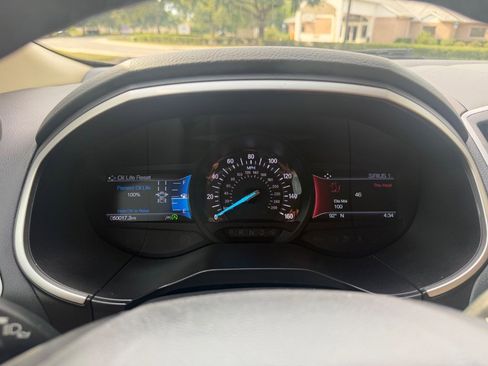 Used 2019 Ford Edge SEL w/ Equipment Group 201A FWD image 17