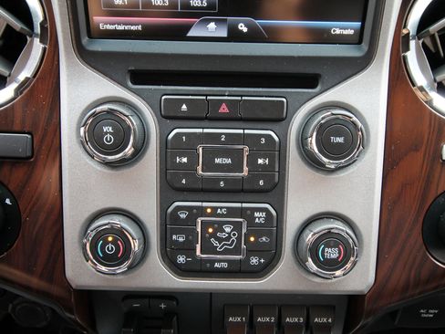 Used 2016 Ford F250 Lariat AWD/4WD image 34