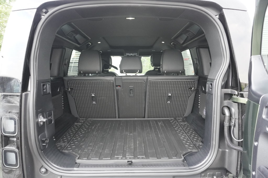 New 2026 Land Rover Defender 110 X-Dynamic SE AWD/4WD image 31