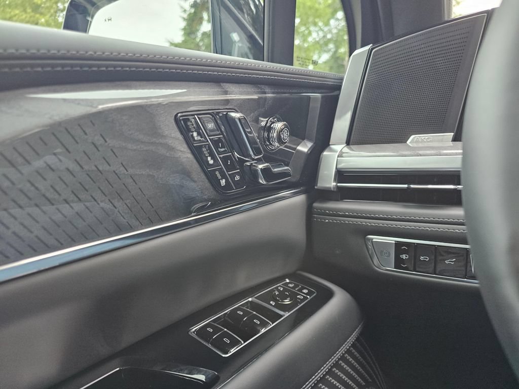 New 2026 Cadillac Escalade IQL Sport 2 w/ LPO, ONYX Package AWD/4WD image 33