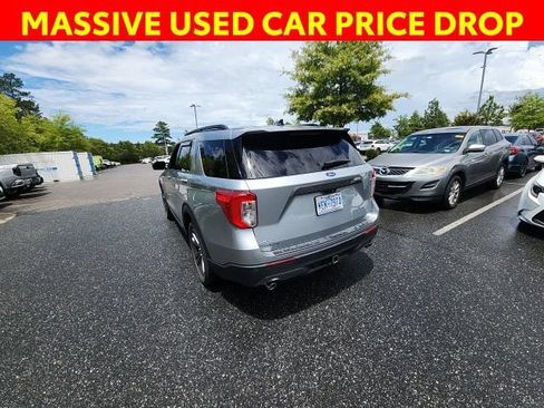 Used 2022 Ford Explorer XLT w/ Equipment Group 202A RWD image 12