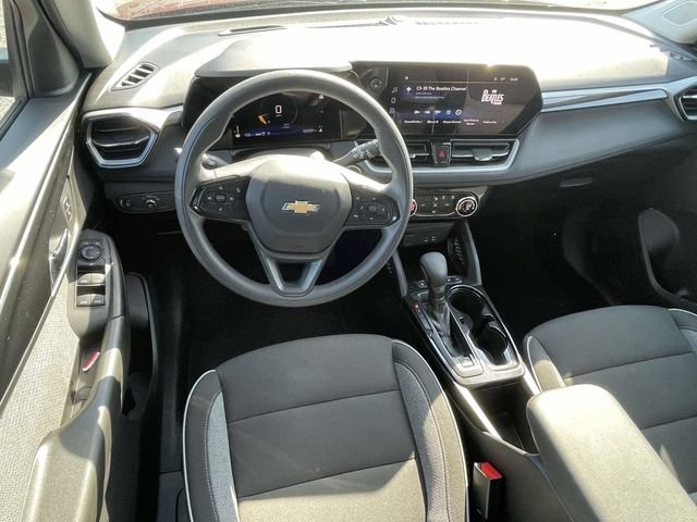 Used 2025 Chevrolet TrailBlazer LT AWD/4WD image 13