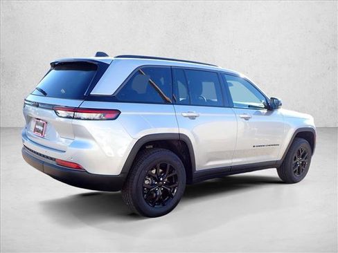 New 2026 Jeep Grand Cherokee Altitude image 4