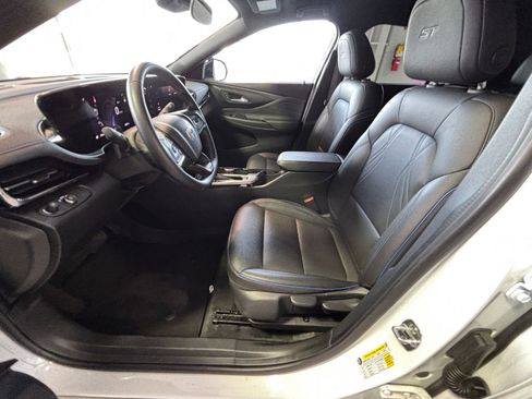 Used 2025 Buick Envista Sport Touring image 26