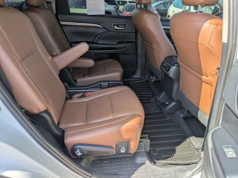 Used 2019 Toyota Highlander Limited AWD/4WD image 26