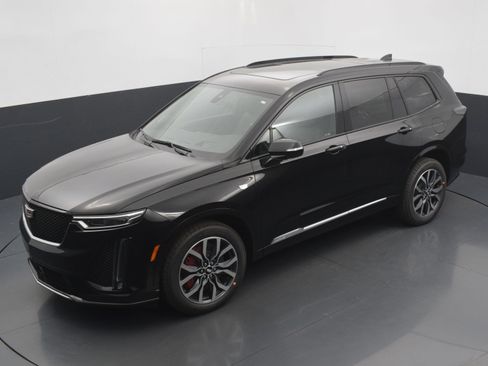 Used 2023 Cadillac XT6 Sport w/ Technology Package AWD/4WD image 23
