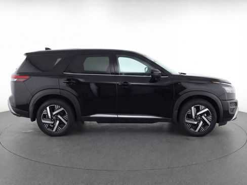 Used 2025 Nissan Kicks SV FWD image 11