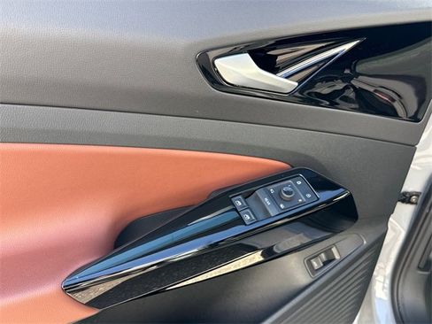 Certified 2022 Volkswagen ID.4 Pro S image 9