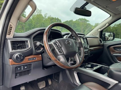 Used 2017 Nissan Titan Platinum Reserve AWD/4WD image 14