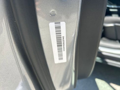 Used 2025 Chevrolet Equinox LT FWD image 23