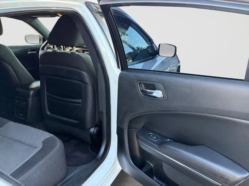 Used 2018 Dodge Charger SXT w/ Blacktop Package RWD image 17