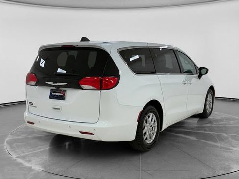Used 2024 Chrysler Voyager LX FWD image 3