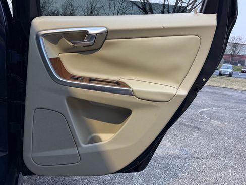 Used 2015 Volvo XC60 T5 Platinum image 16