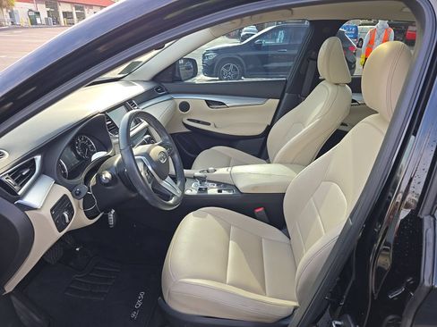 Used 2019 INFINITI QX50 Luxe w/ Navigation Package FWD image 3