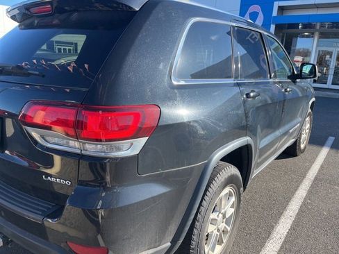 Used 2020 Jeep Grand Cherokee Laredo image 2