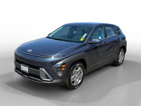 Certified 2025 Hyundai Kona SE FWD image 1