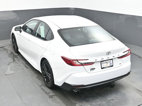 Used 2025 Toyota Camry SE FWD image 35