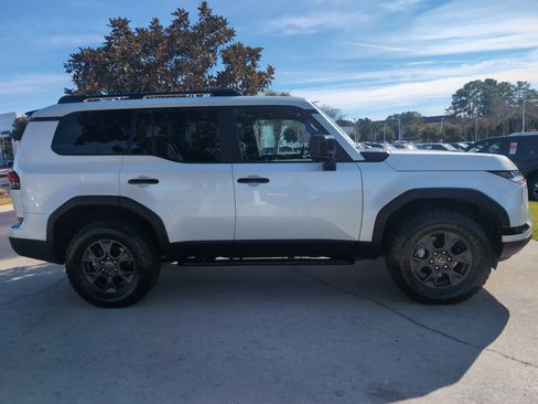 Used 2024 Lexus GX 550 image 11