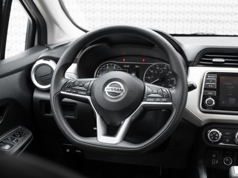 Used 2021 Nissan Versa SV image 9