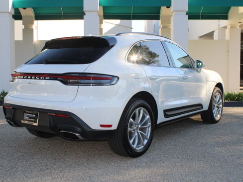 Certified 2025 Porsche Macan image 7
