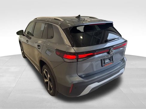 New 2025 Volkswagen Tiguan SE image 3
