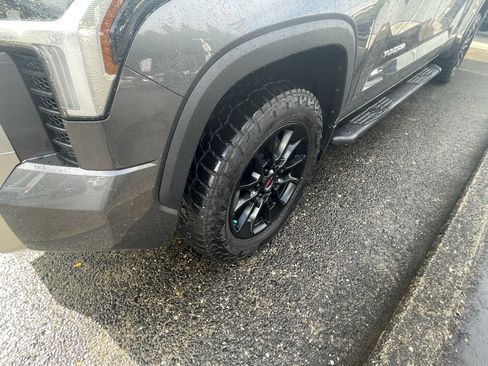 Used 2022 Toyota Tundra Limited w/ TRD Off-Road Package AWD/4WD image 8