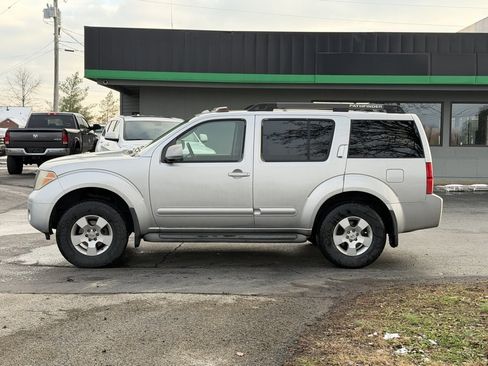 Used 2006 Nissan Pathfinder SE w/ (P01) Se Premium Pkg image 2