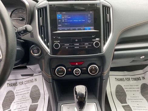 Used 2022 Subaru Crosstrek 2.0i Premium w/ Moonroof Package image 21