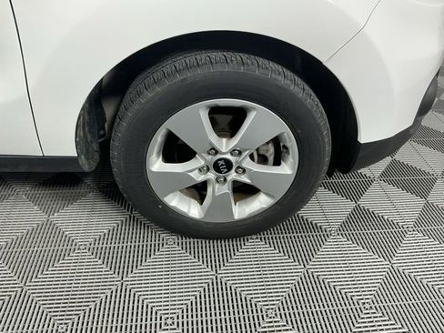 Used 2018 Kia Soul FWD image 16