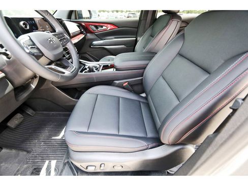 Used 2026 Chevrolet Traverse Z71 w/ LPO, Floor Liner Package AWD/4WD image 12