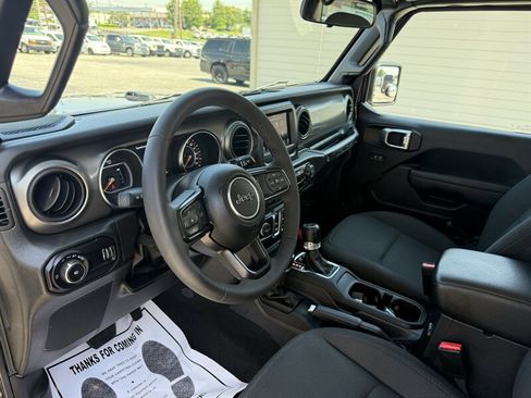 Used 2023 Jeep Wrangler Sport AWD/4WD image 15