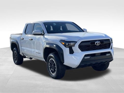 Used 2024 Toyota Tacoma TRD Off-Road image 3