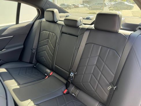Used 2025 BMW 530i xDrive w/ Premium Package AWD/4WD image 23