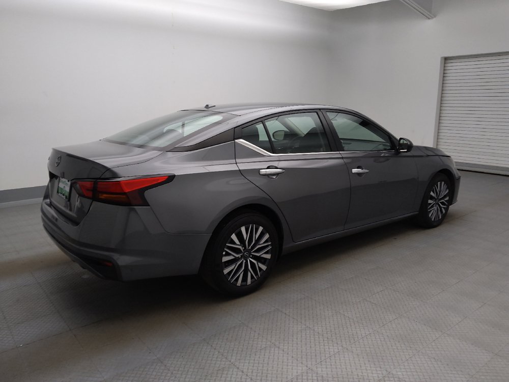 Used 2025 Nissan Altima 2.5 SV FWD image 10