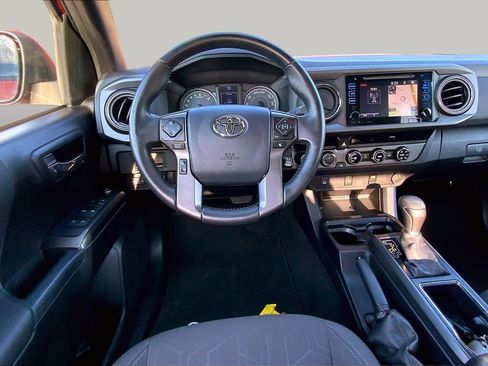 Used 2017 Toyota Tacoma TRD Sport w/ Tow Package (A/T) AWD/4WD image 6