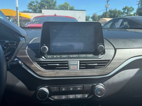 Used 2025 Nissan Altima 2.5 SV FWD image 16