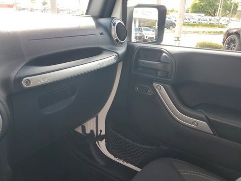 Used 2016 Jeep Wrangler Unlimited Sahara w/ Connectivity Group AWD/4WD image 26